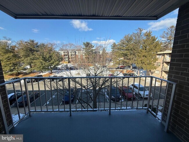 Building Photo - 3842 Bel Pre Rd