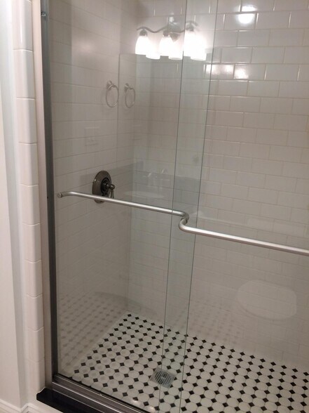 Building Photo - 149 Park Dr