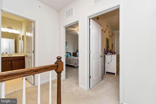 Building Photo - 24525 Glenville Grv Ter