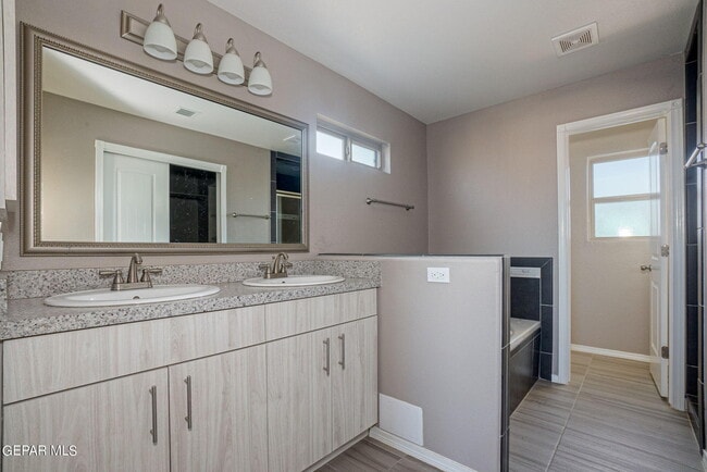 Building Photo - 12918 Clevedon St