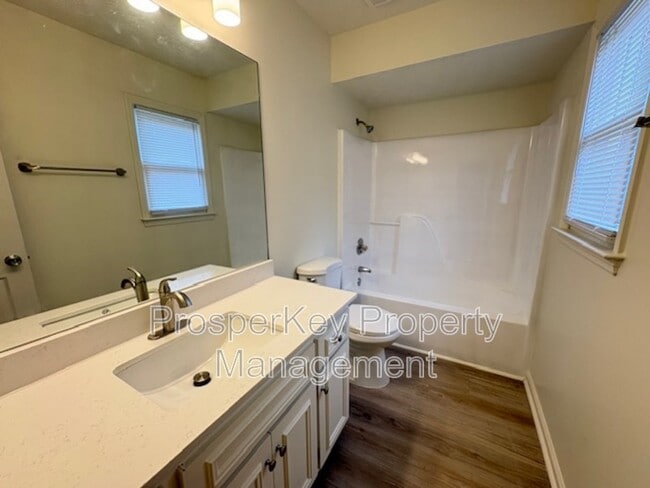 Building Photo - 106 Bonanza Dr