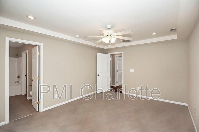 Building Photo - 2510 S Ridge Ave