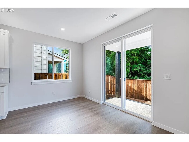 Building Photo - 439 SW 32nd St