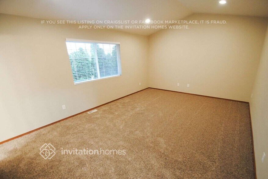 Building Photo - 10019 3rd St NE