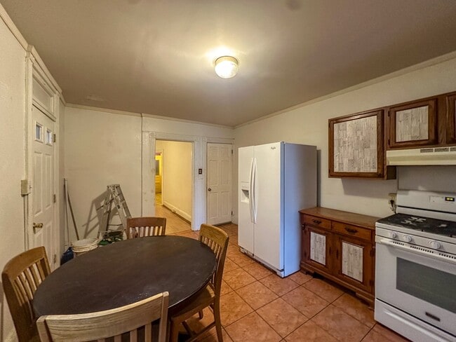 Building Photo - 19 Locust St