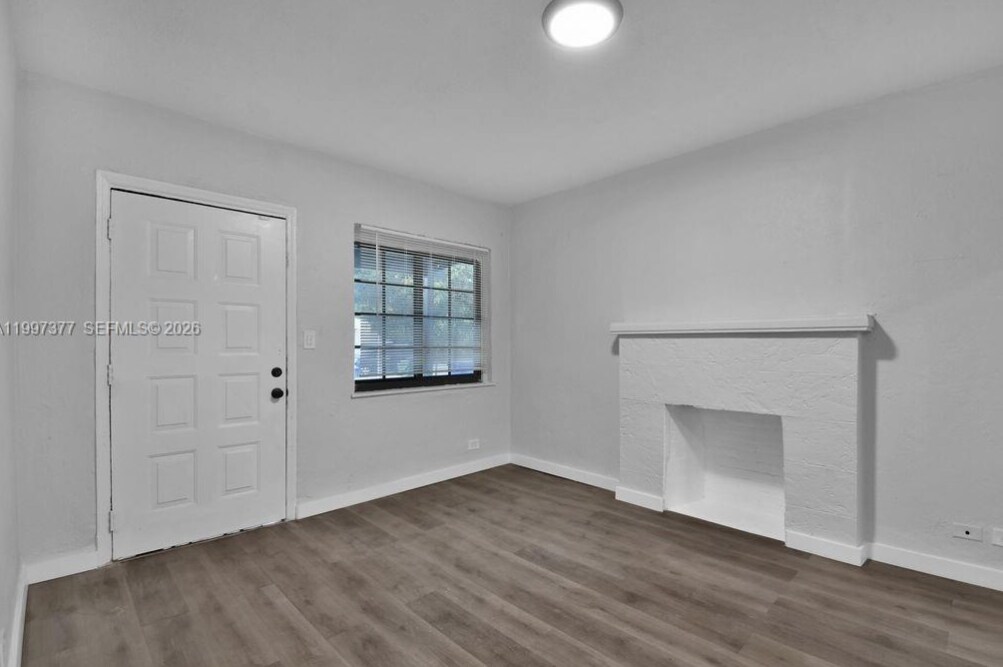 Building Photo - 547 NW 49th St