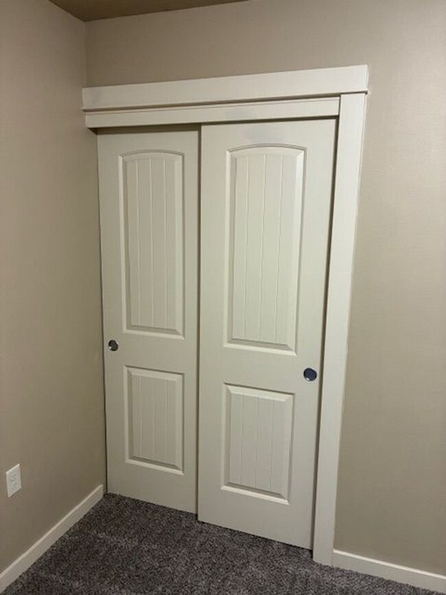 Building Photo - BW8920