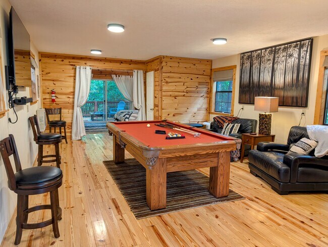 Building Photo - 524 Stornoway Dr
