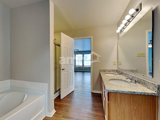 Building Photo - 1516 Bray Dr