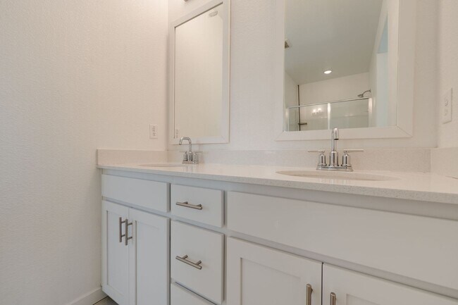 Building Photo - New 4 Bedroom Home with Next Gen Suite + S...