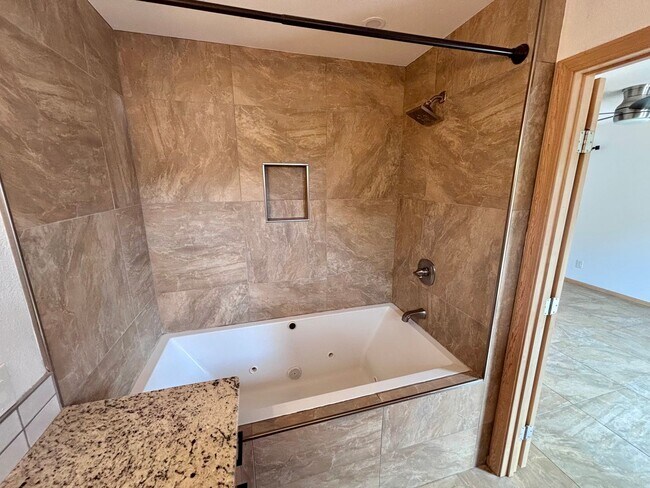 Building Photo - 50 Horse Canyon Dr