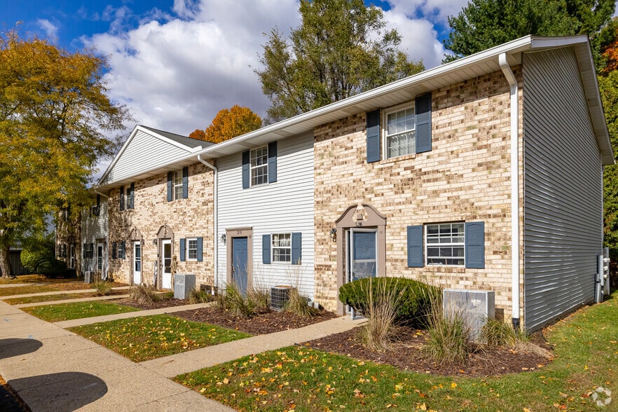 Primary Photo - Waldon Pond Townhomes
