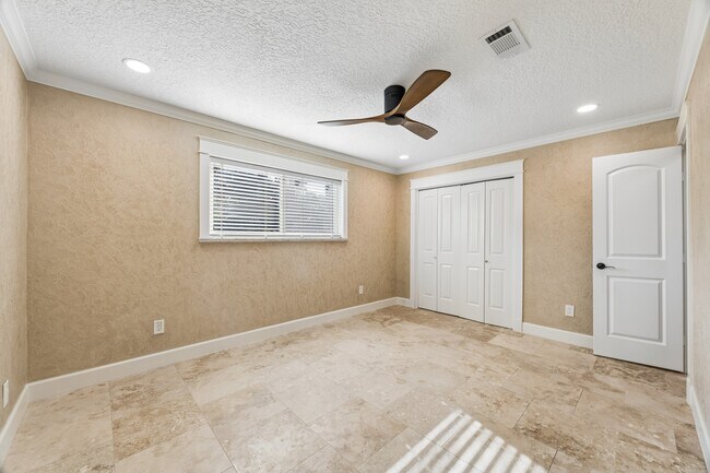Building Photo - 37 Champions Colony E