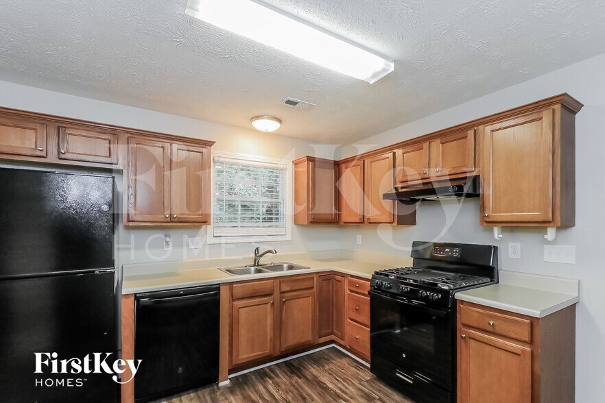 Building Photo - 4665 Jamerson Forest Pkwy