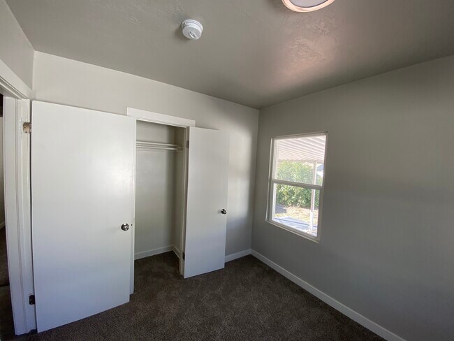 Building Photo - 356 W 500 N