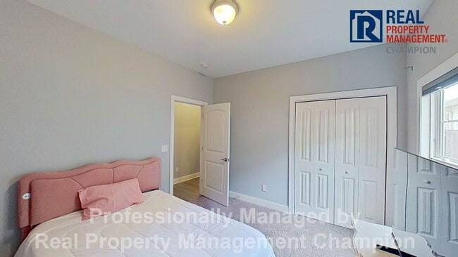 Building Photo - Immaculate 4 BD/3 BA Home w/Screened Porch and Fenced Back Yard