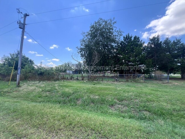 Building Photo - 204 Wolf Ln