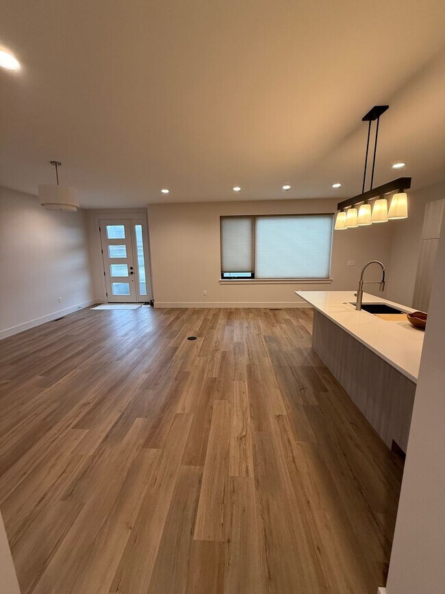 Building Photo - Beautiful 3 Bedroom 2.5 Bath in Autumn Grove