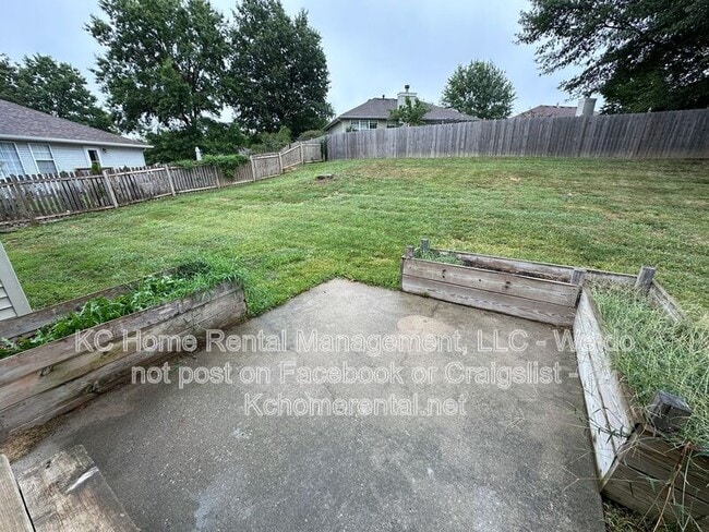 Building Photo - 625 NW Rosaceae Dr