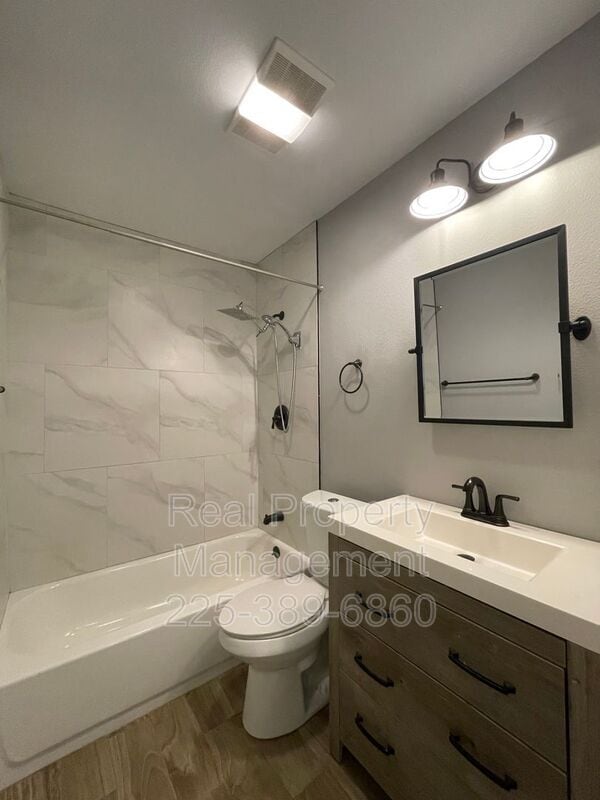 Building Photo - 1340 Bellonia Dr