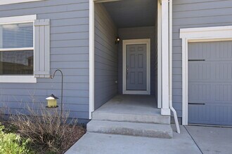 Building Photo - $2,295.95,  3 Bed, 2 Bath Home In Co Springs with Fenced in Yard!