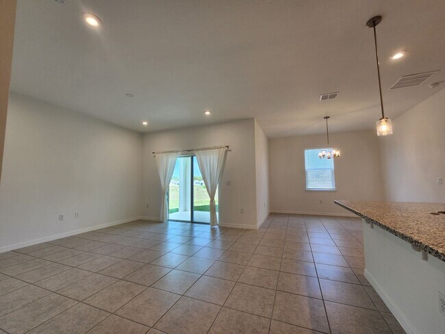 Building Photo - 33286 Country House Dr