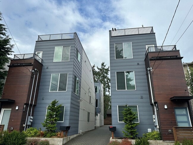 Primary Photo - Beautiful high end home in Ballard fir Rent!