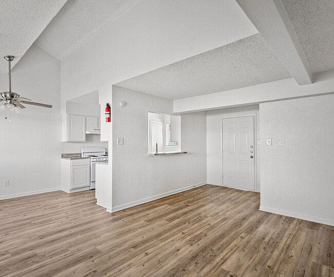 Building Photo - 2111 Holly Hall St