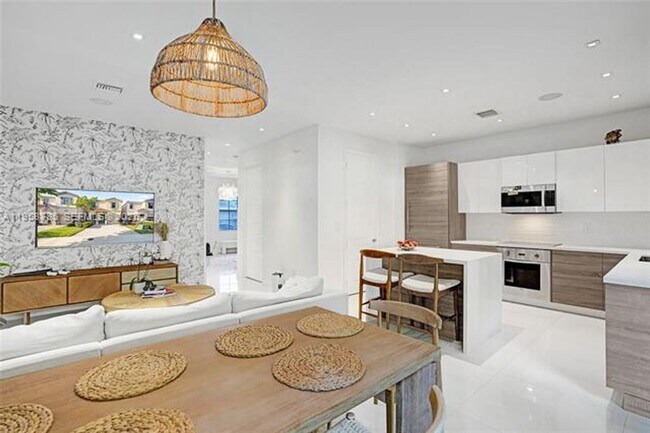 Building Photo - 650 NE 193rd Terrace