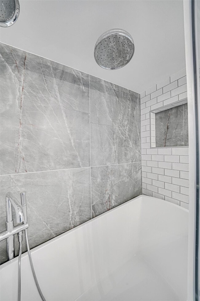 Building Photo - 2021 SE 10th Ave