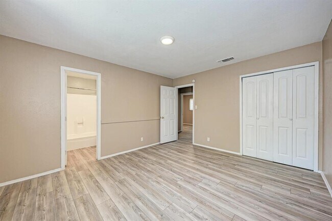 Building Photo - 1117 W Rundberg Ln