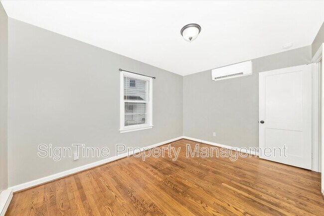 Building Photo - 11025 Rosewood Dr