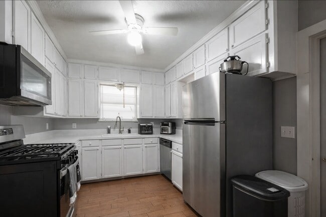 Building Photo - 201 S Cleveland St