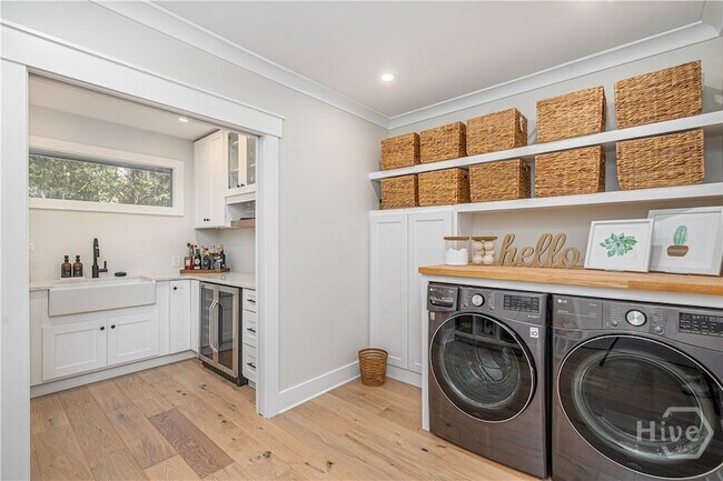 Building Photo - 10 Howley Ln