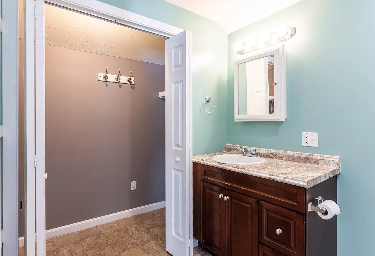 Washer and dryer hookups in the main bathroom closet. - 554 Lake Ave