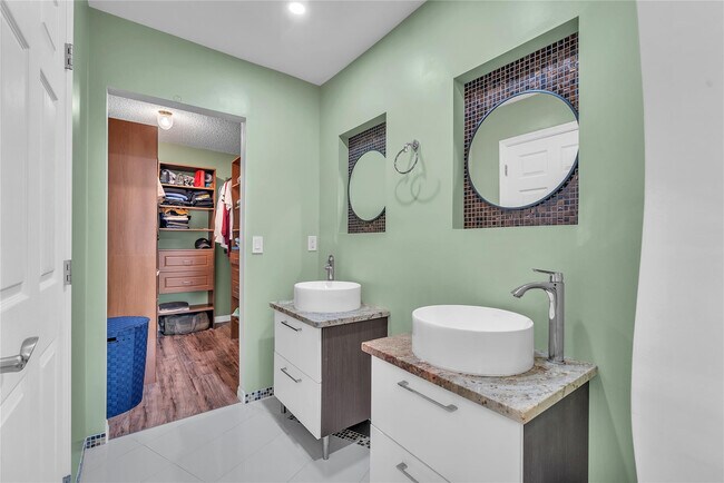 Building Photo - 8407 NW 78th Ct