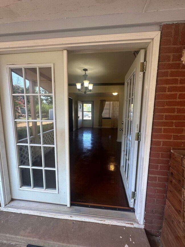 Building Photo - 2524 Eagle Dr