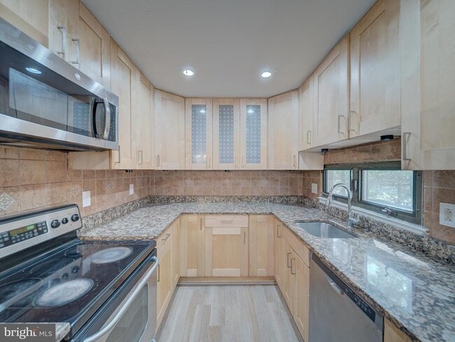 Building Photo - 11301 Gatesborough Ln
