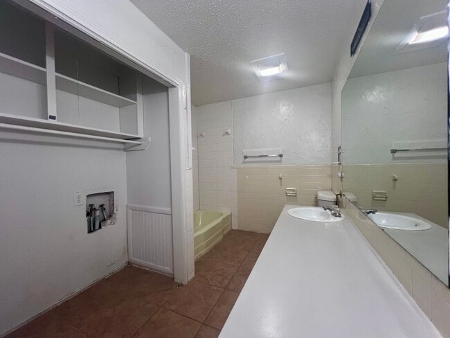 Building Photo - 1310 65th Dr