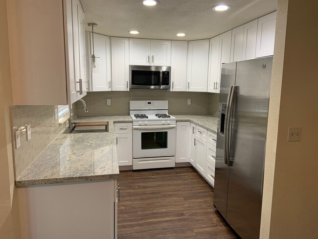 Building Photo - Recently Updated 4 Bedroom Home with RV Parking