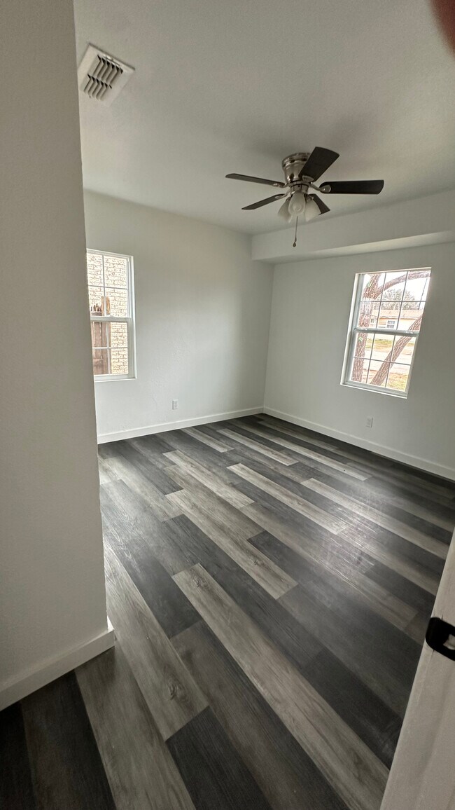 Building Photo - 5282 Questa Dr