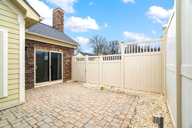 Building Photo - 4935 Willow Bluff Cir