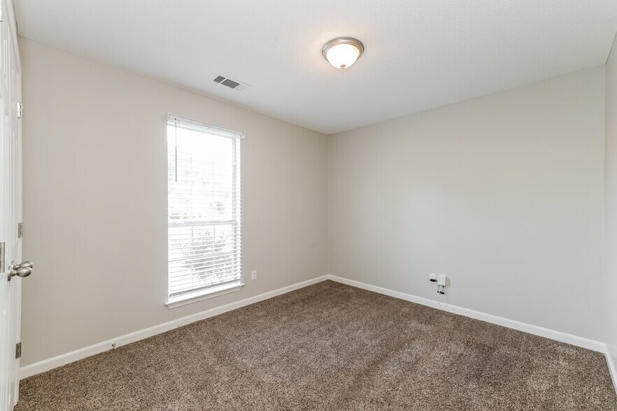 Building Photo - 25 Oakridge Cove