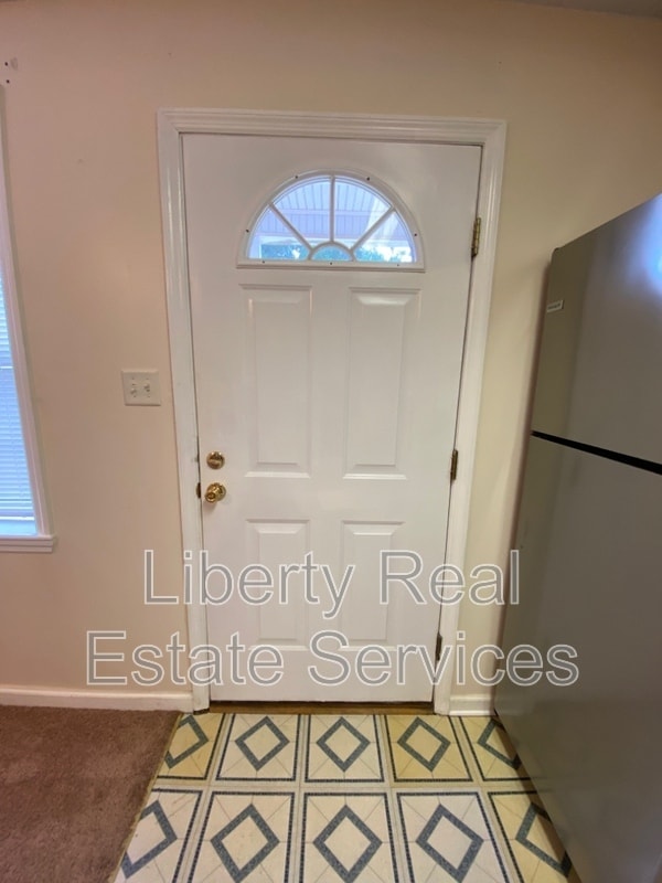 Building Photo - 127 Rolland St