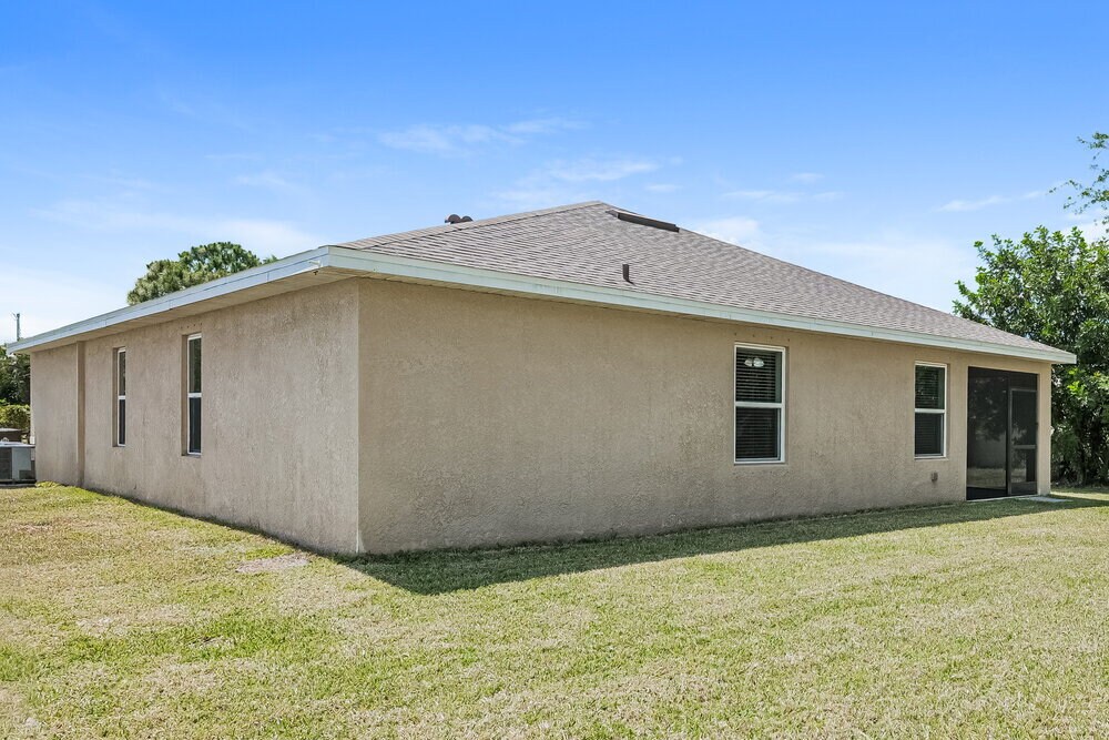 Building Photo - 203 NE 9th Ave