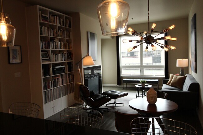 Building Photo - 350 S 200 E