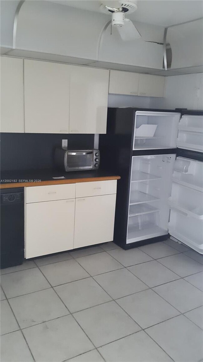 Building Photo - 2750 NE 183rd St