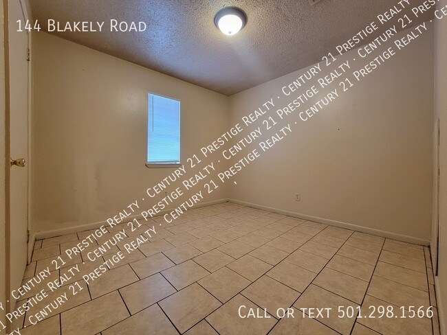 Building Photo - 144 Blakely Rd