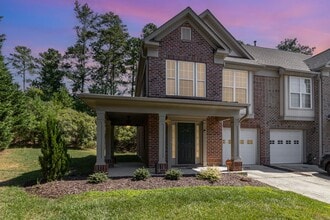 Building Photo - Lovely 2-Bedroom Move-In Ready Townhome in...