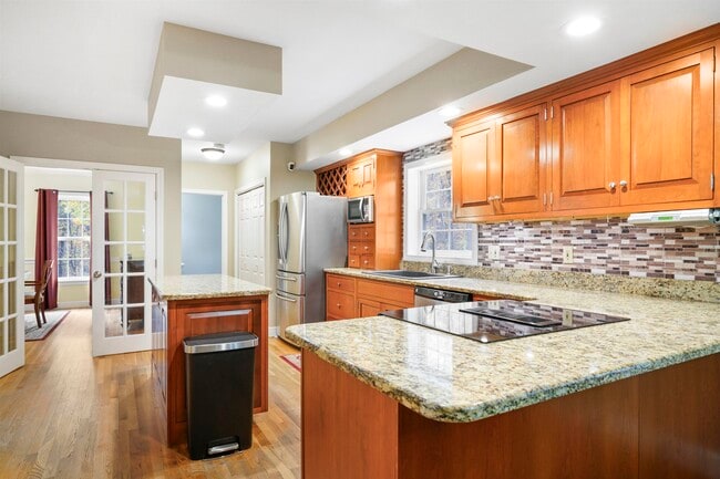 Building Photo - 13 Bear Hill Rd